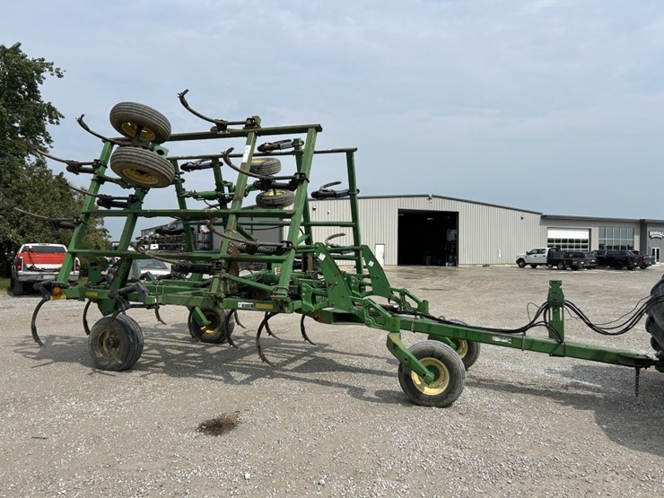 2002-john-deere-2400-image-1