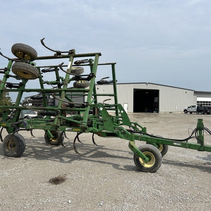 2002 JOHN DEERE 2400