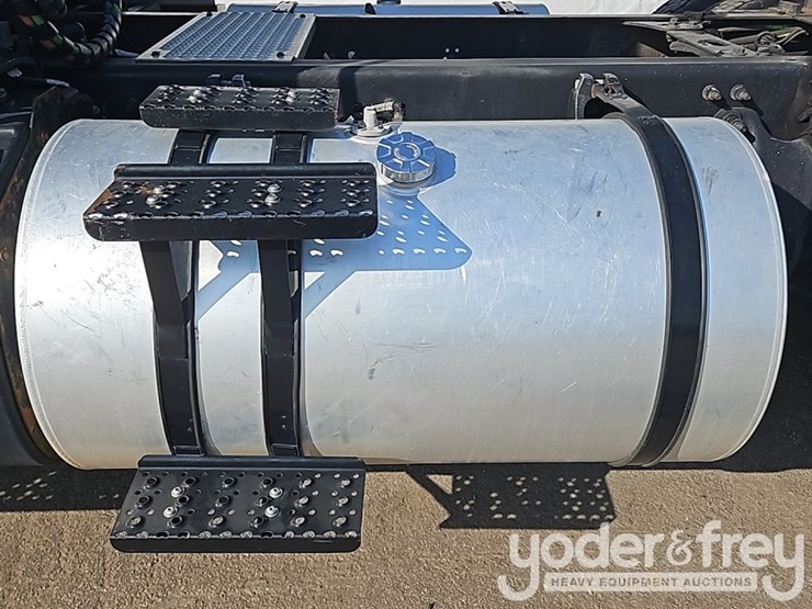 2017-international-8600-image-30