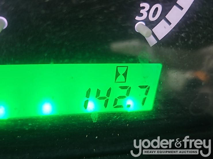 2019-john-deere-5075e-image-47