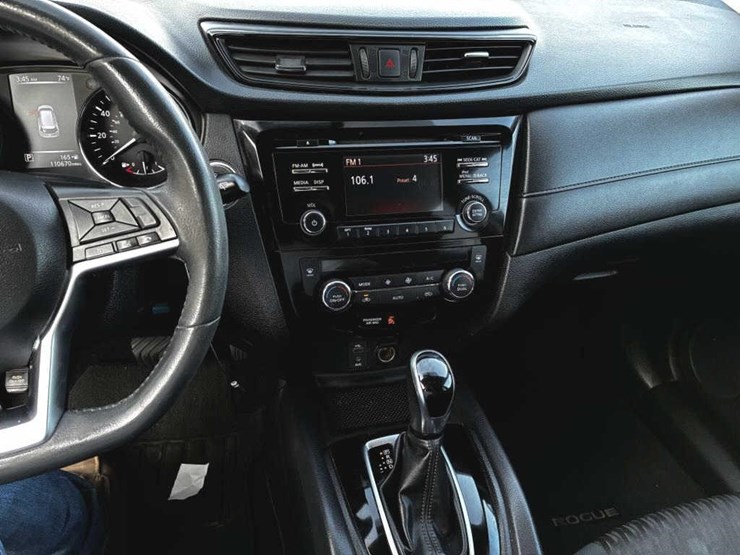 2017-nissan-rogue-image-13