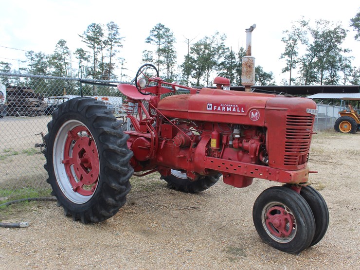 #24005-•-farmall-tractor-image-3
