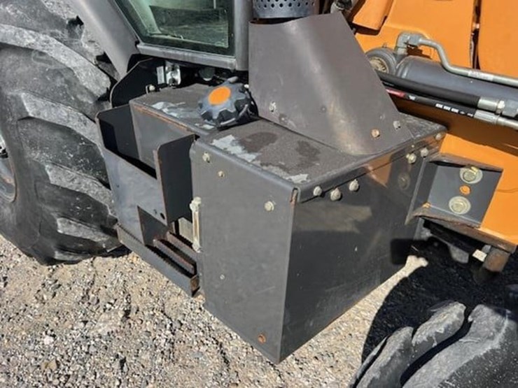 2017-case-580sn-image-15