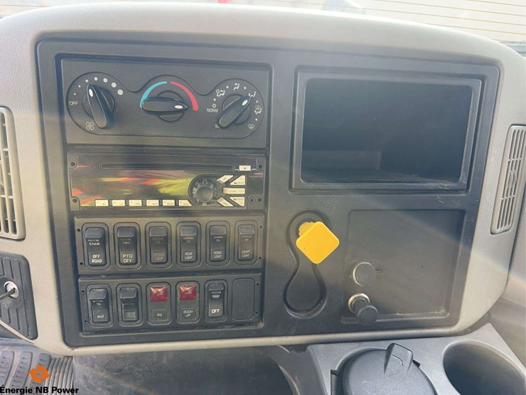 2017-international-durastar-4300-image-24