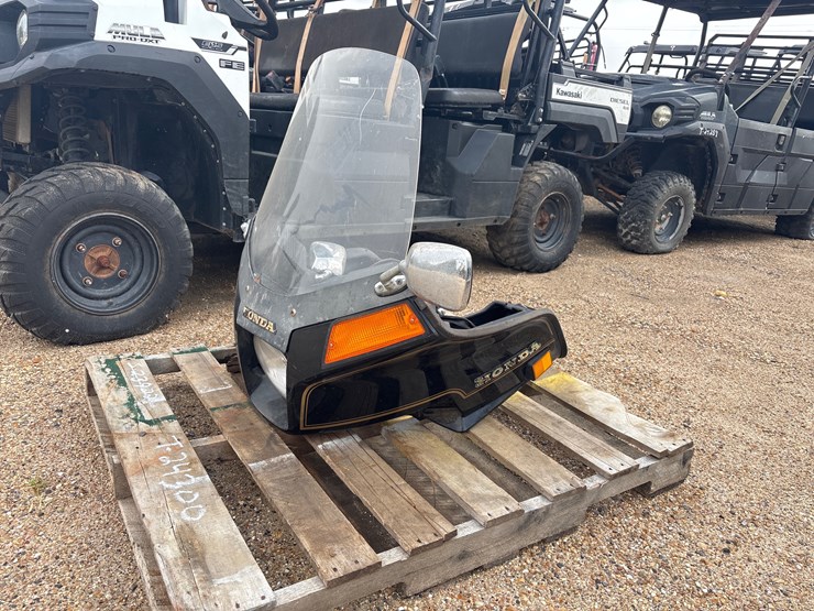 #1814-•-honda-motorcycle-windshield-image-1