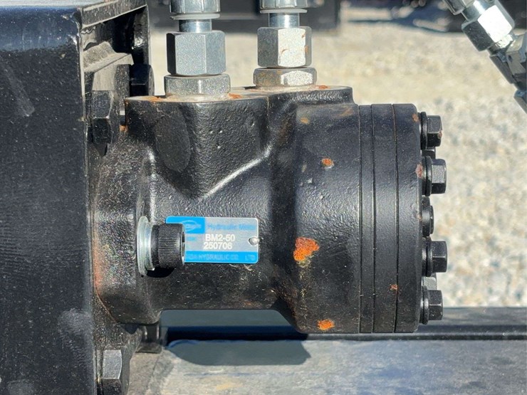 skid-steer-vibrating-screening-bucket-image-10