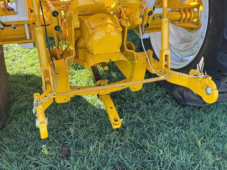 minneapolis-moline-g750-image-32