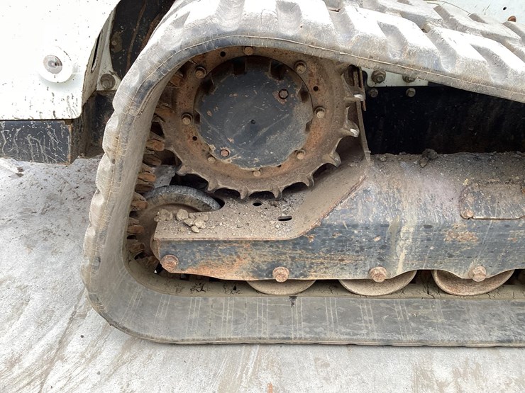 2019-bobcat-t740-image-12