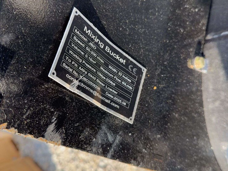 mini-skid-steer-mixing-bucket-image-5