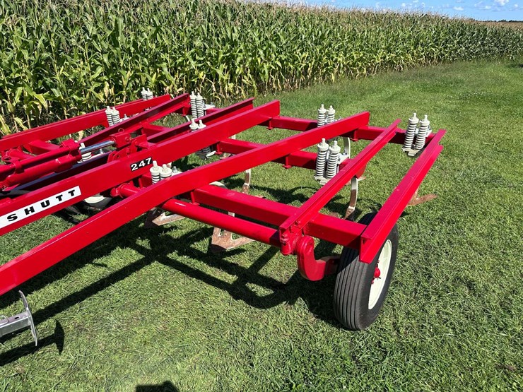 cockshutt-model-247-ripper-image-2