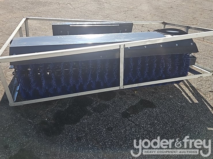 unused-72"angle-broom-(assb-72w)-to-suit-skidsteer-image-4