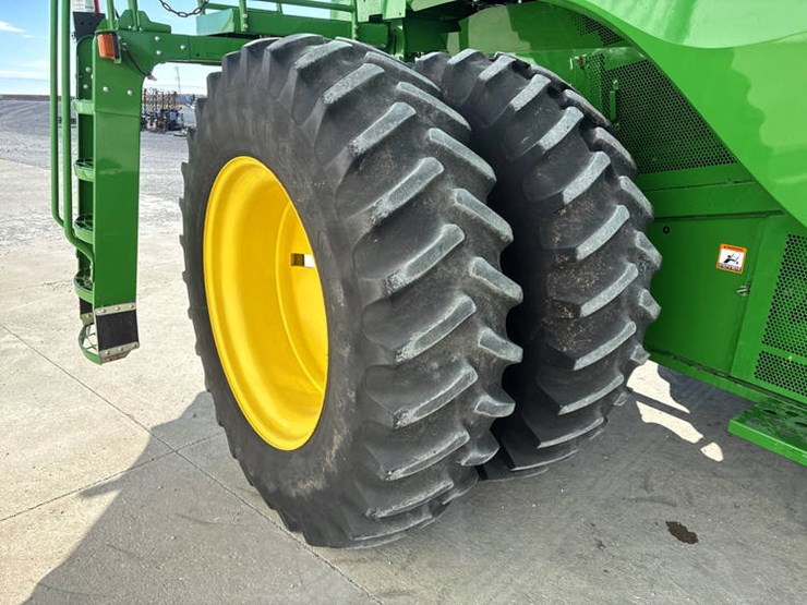 2013-john-deere-s670-image-42