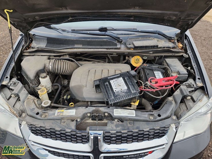 2016-dodge-grand-caravan-crew-image-23