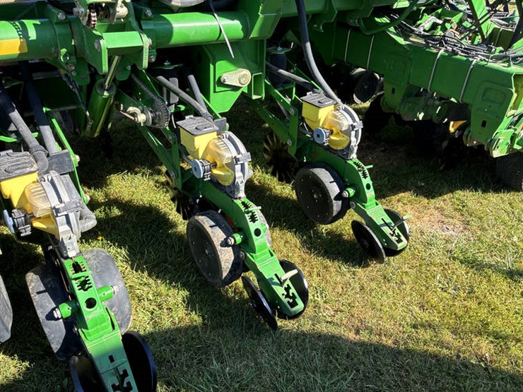 2011-john-deere-1790-image-19
