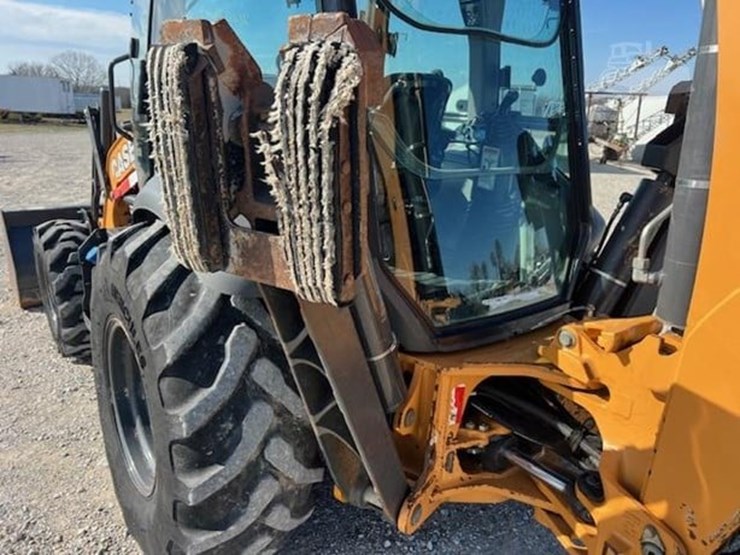 2017-case-580sn-image-40