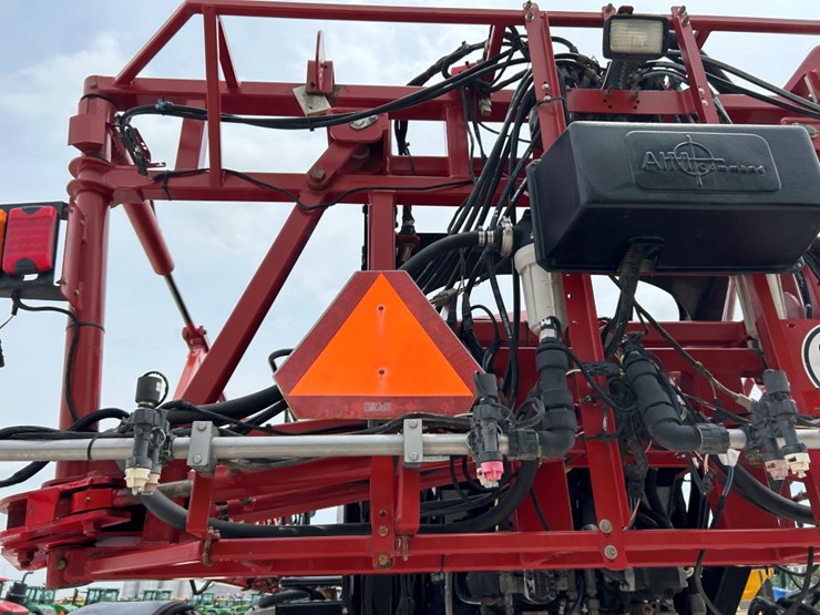 2014-case-ih-3200b-image-21