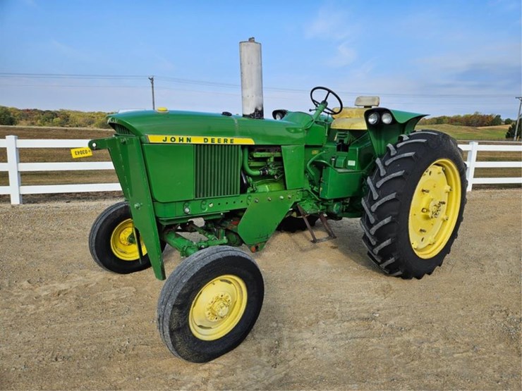 john-deere-2520-image-1