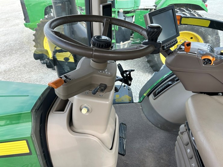 2014-john-deere-8270r-image-30