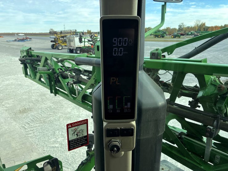 2014-john-deere-r4038-image-89