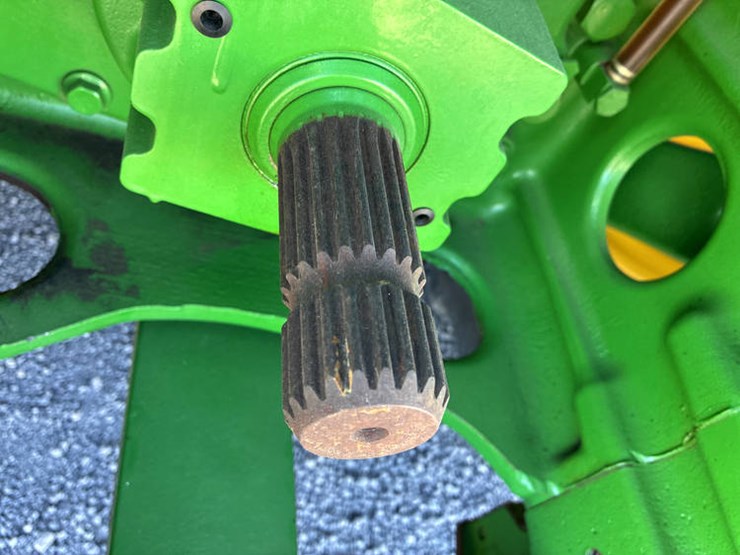 2015-john-deere-8295r-image-19