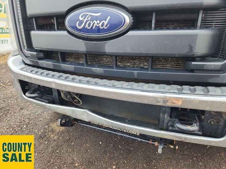 2013-ford-f550-image-35