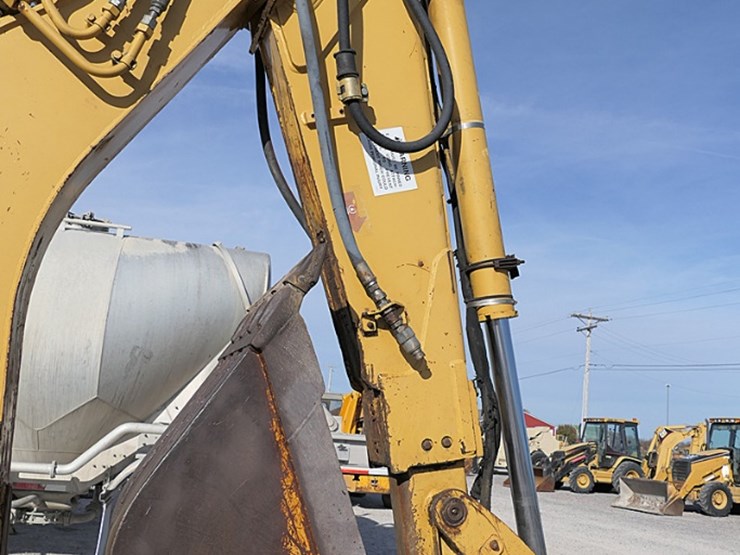 2001-caterpillar-420d-image-13