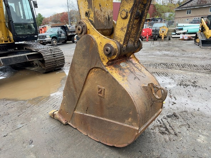 2004-caterpillar-330cl-hydraulic-excavator-image-8