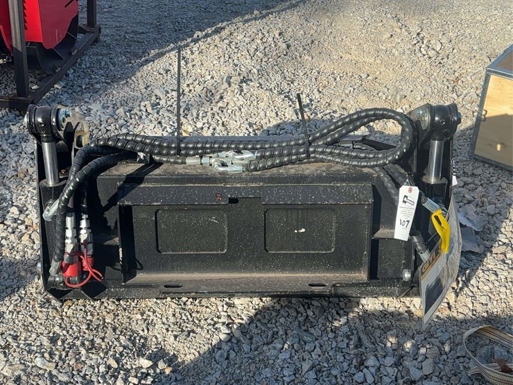 mini-skid-steer-4-in-1-bucket-image-7