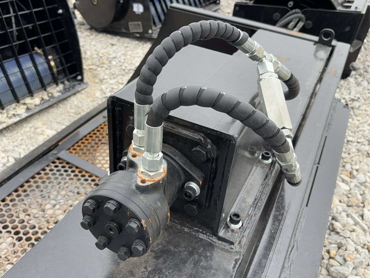 skid-steer-vibrating-bucket-image-7