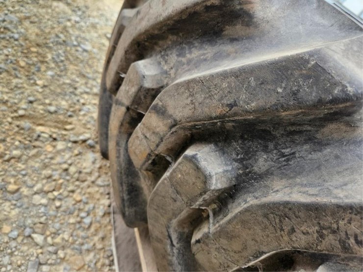 #3084-•-(3)-12-16.5tires-image-13