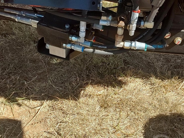 2023-mahindra-1635-hst-image-32