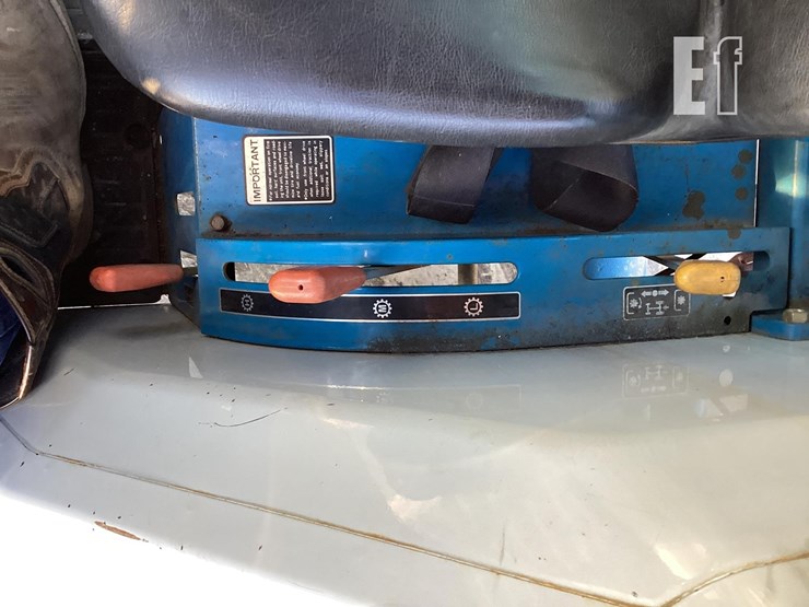 2000-new-holland-2120-image-15