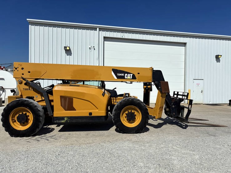 2015-caterpillar-tl943c-image-3