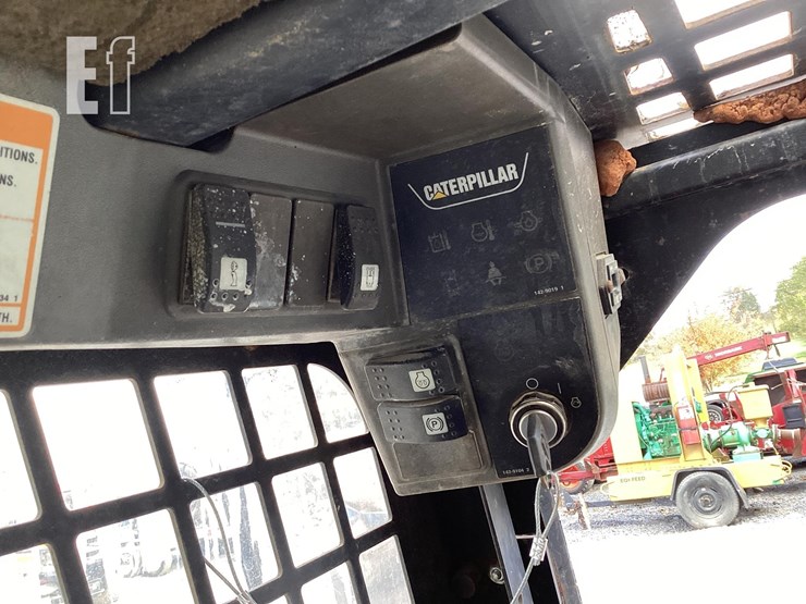 2000-caterpillar-216-image-16