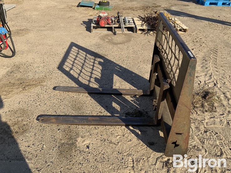 48”-rail-pallet-forks-image-7