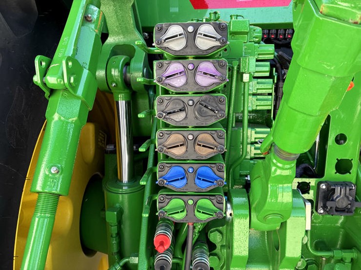 2023-john-deere-8r-370-image-27