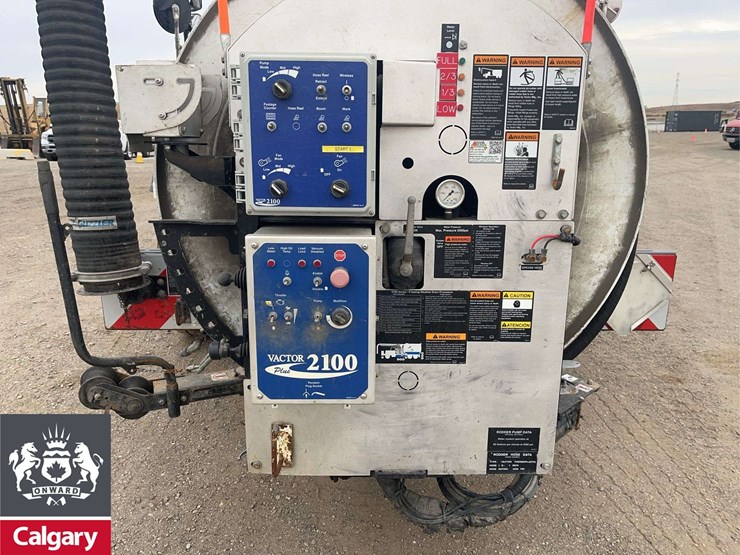 2015-freightliner-114sd-image-20