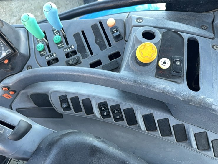 new-holland-t6070-image-70