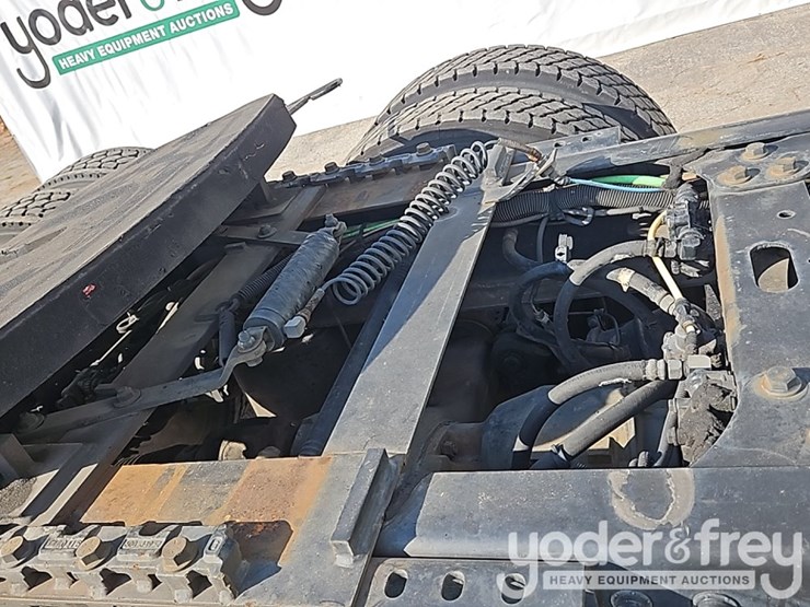 2017-international-8600-image-32