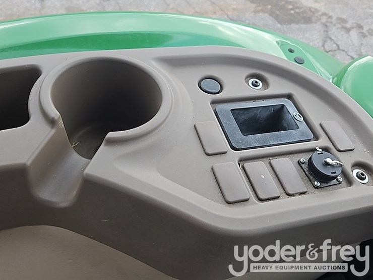 2019-john-deere-5075e-image-40