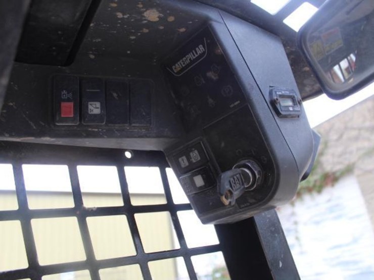 2013-caterpillar-216b-image-5