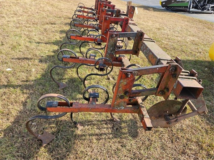 #3020-•-3pt-6-row-vibra-shank-cultivator-image-12