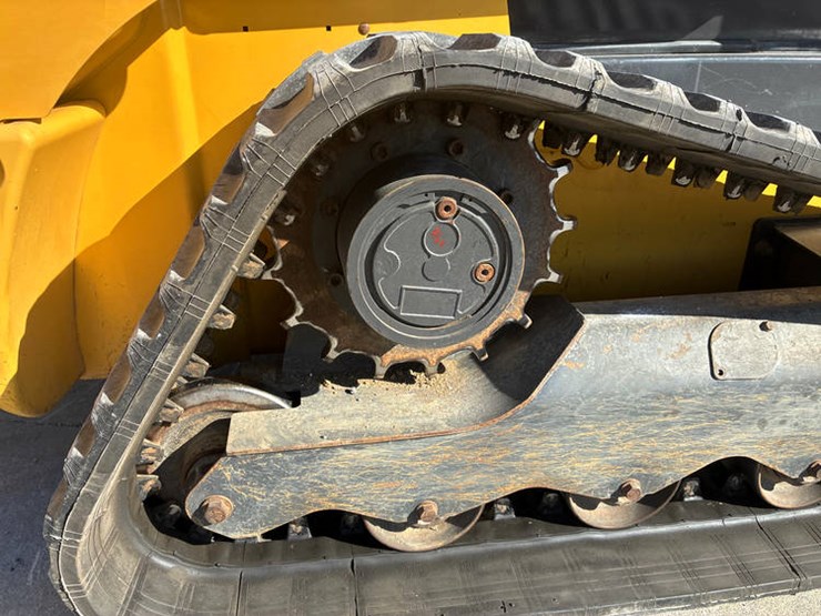 2022-new-holland-c334-image-25