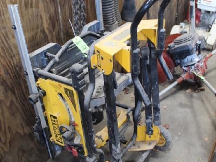 dewalt-10-in.-table-saw-on-folding-stand-image-2