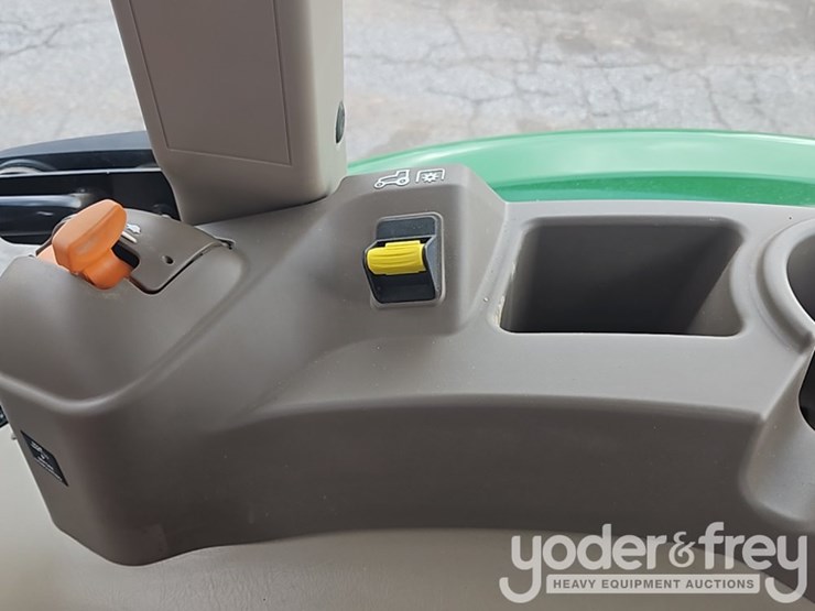 2019-john-deere-5075e-image-41