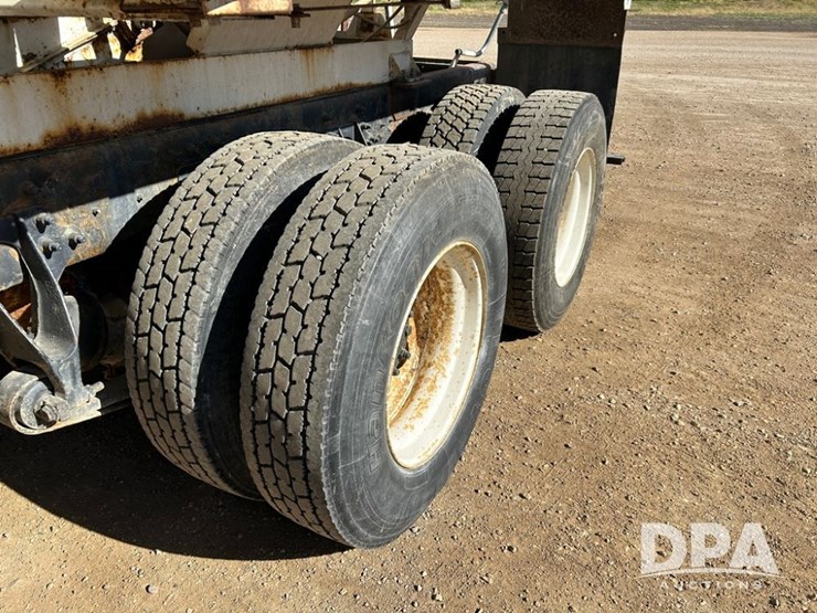 2005-ihc-4400-dry-tender-truck-(cp1274,-unit-ag706)-image-19