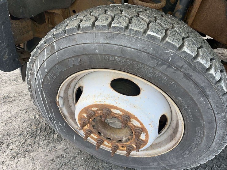 2011-ford-f550-xl-image-9