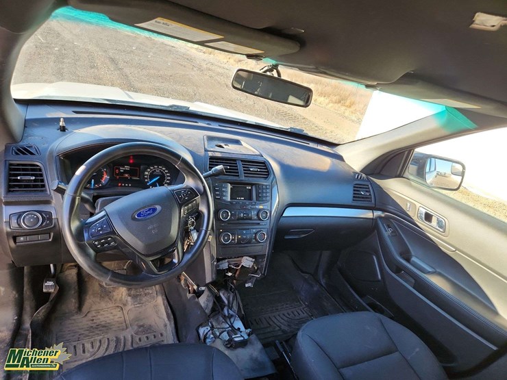 2017-ford-explorer-image-14