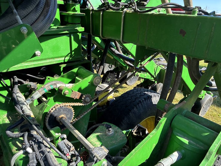 2011-john-deere-1790-image-30