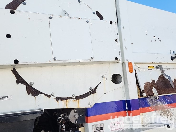 2016-freightliner-m2-106-image-26